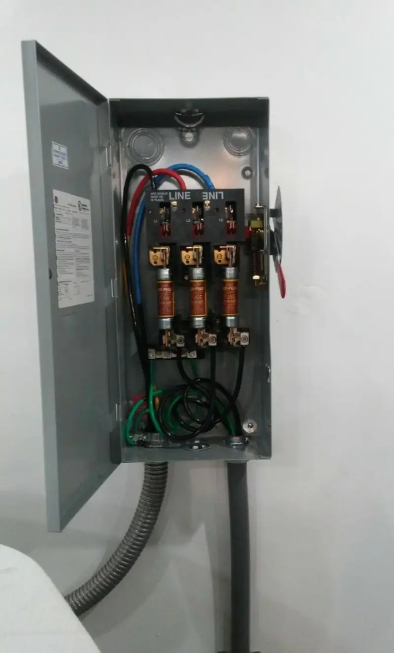 Three-phase disconnect switch installed for Smoke Detector Installation in Kernersville